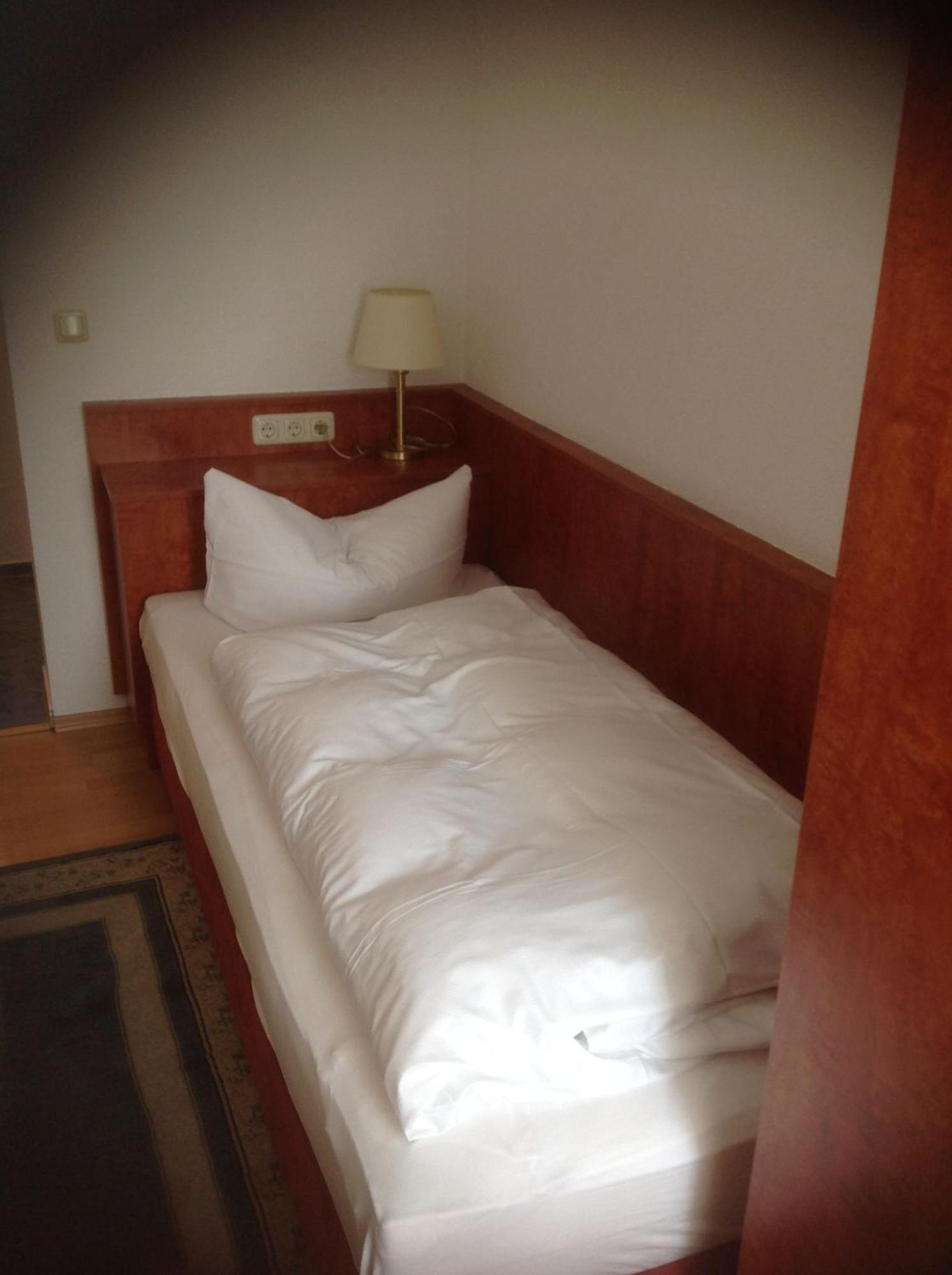 Pension Altstadt Garni Бад-Виндсхайм Номер фото