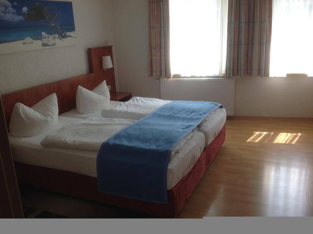Pension Altstadt Garni Бад-Виндсхайм Номер фото