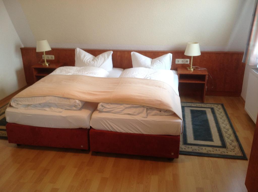 Pension Altstadt Garni Бад-Виндсхайм Номер фото